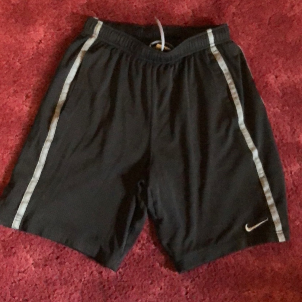 Nike basketball shorts size small
